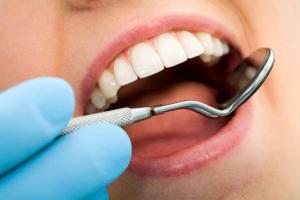 Un nuovo metodo indolore di affrontare la carie inverte il processo di cariazione del dente e li ricostruisce.