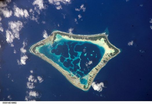 L'atollo di Atafu, appartenente a Tokelau visto dallo spazio (Johnson Space Center della NASA)